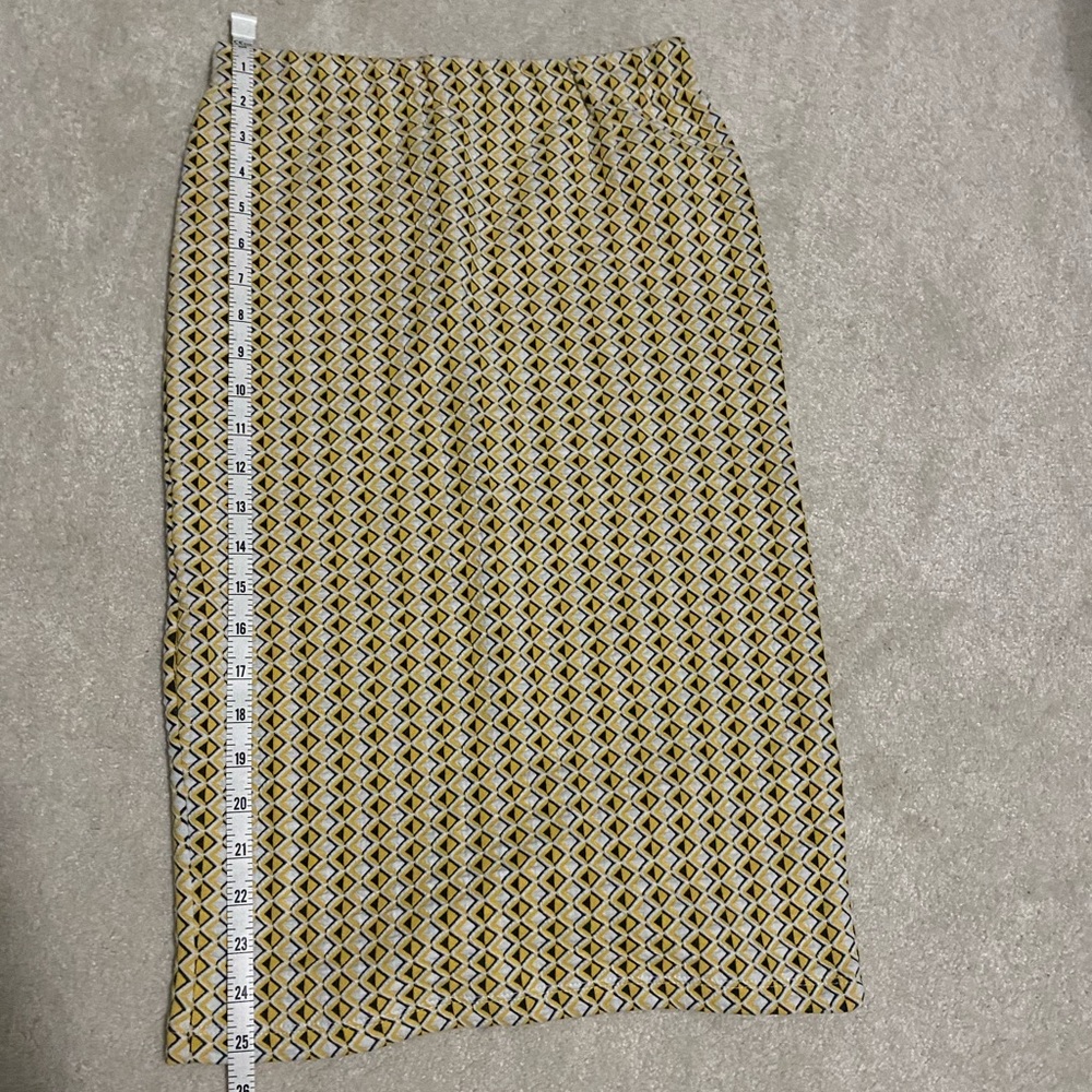 Sold: Zara printed yellow skirt Sz Medium - Picture 5 of 10